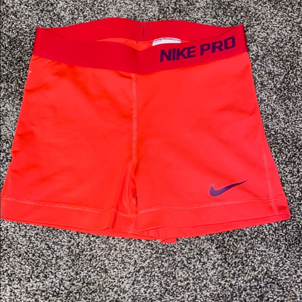 Pink Nike pro spandex